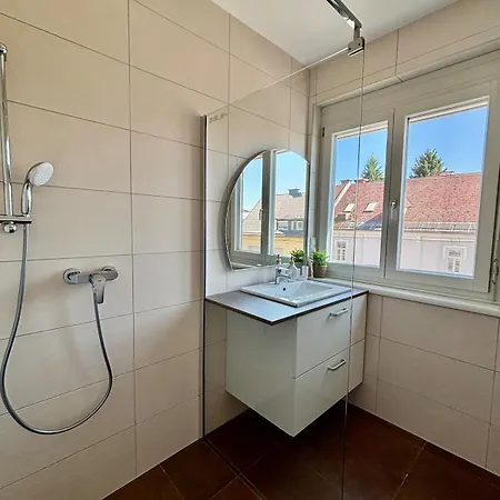 Stylish Flat Near Centre Klagenfurt am Woerthersee